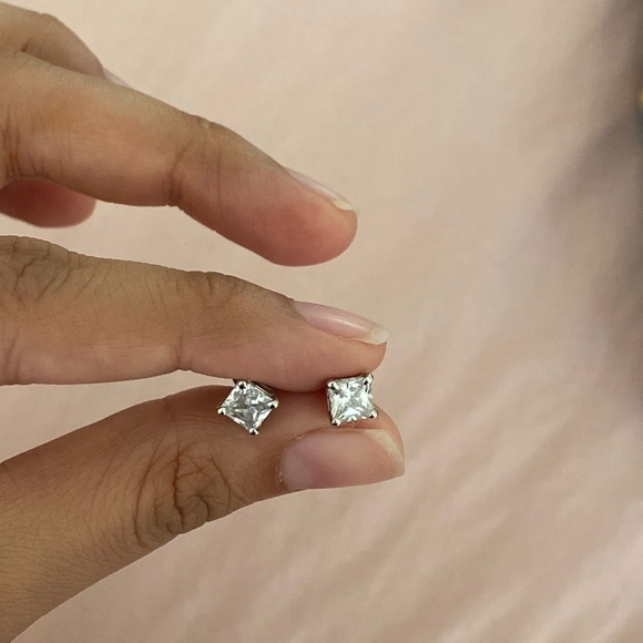 Princess cut pure Silver Swarovski earrings - Picture 6 of 6